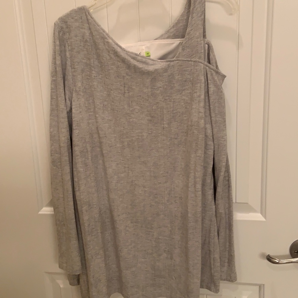 Ladies long sleeved top